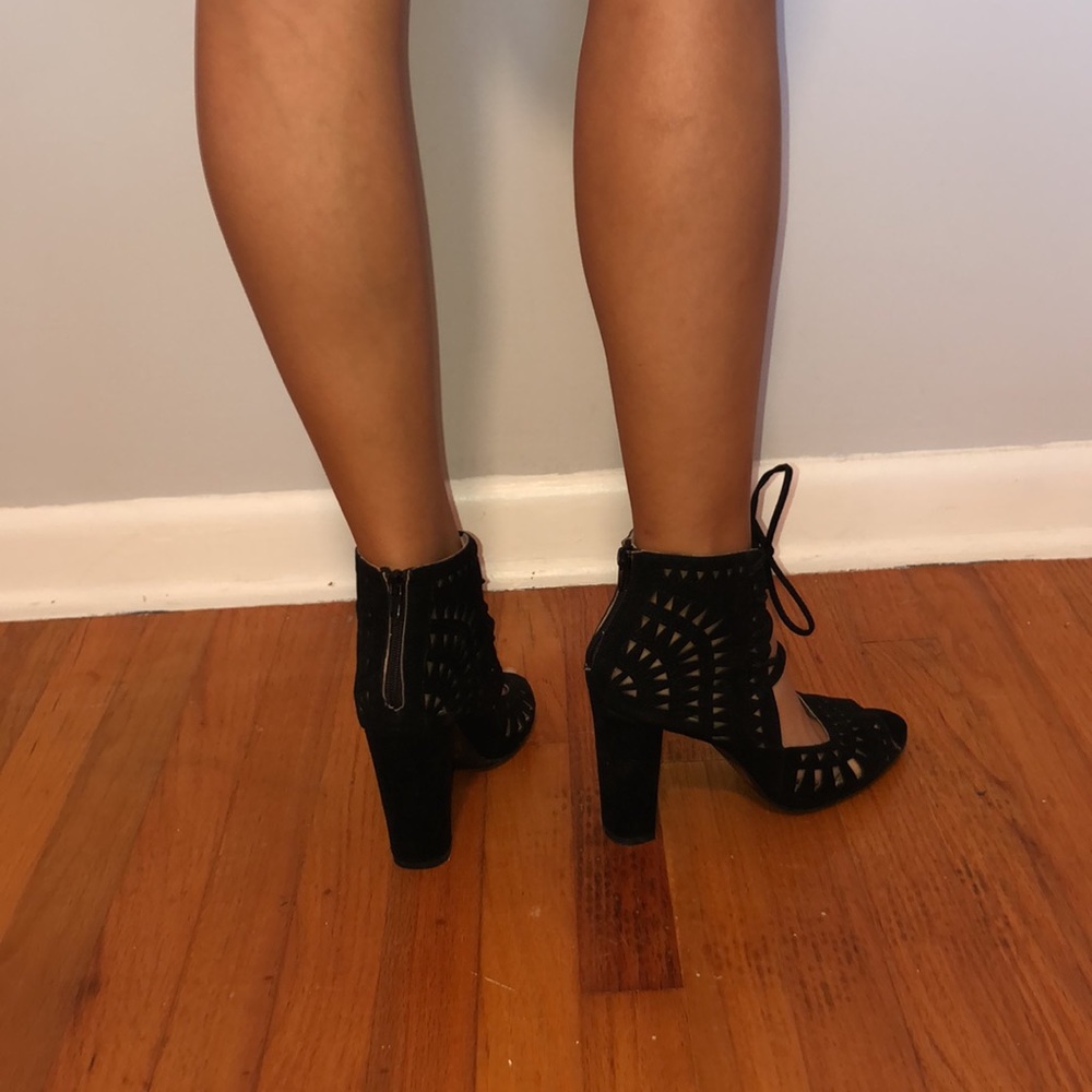 Laser cut Aztec design Heels - Picture 9 of 9